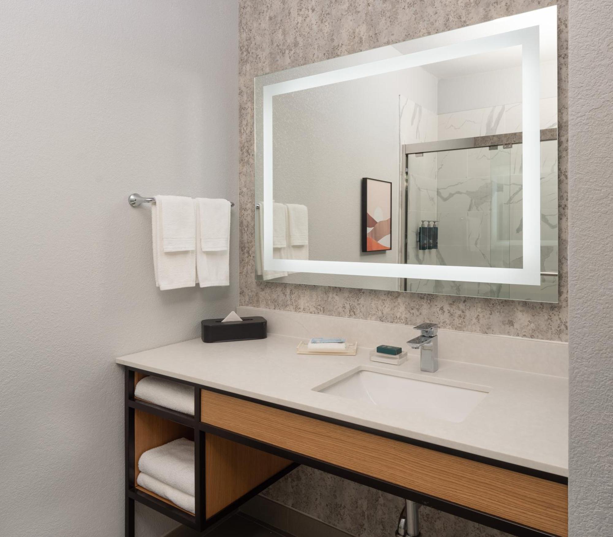 Doubletree By Hilton Houston Westchase Hotel Eksteriør billede